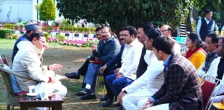 सीएम धामी ने सरकारी कार्यालयों की सुरक्षा के लिए एसओपी बनाने के दिए निर्देश, शिक्षक मोर्चा MLA की गिरफ्तारी पर अड़ा