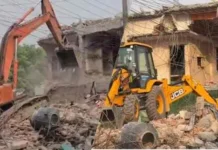 हल्द्वानी में अतिक्रमण पर चली पोकलेन और Jcb_अवैध इमारतें ध्वस्त