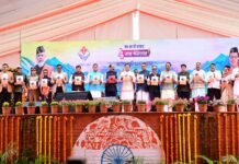 चार साल बेमिसाल कार्यक्रम की शुरुआत, सीएम धामी ने स्टॉल पर बनाई ‘सेल रोटी’