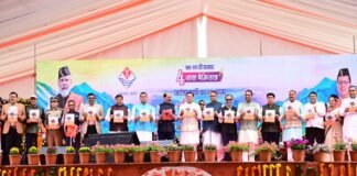 चार साल बेमिसाल कार्यक्रम की शुरुआत, सीएम धामी ने स्टॉल पर बनाई ‘सेल रोटी’