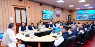 मुख्यमंत्री पुष्कर सिंह धामी से गुरुवार को मुख्यमंत्री आवास में “इंडिया डिजिटल इंपॉवरमेंट मीट एंड अवॉर्ड” समारोह के आयोजकों ने शिष्टाचार भेंट की। इस अवसर पर आयोजन से जुड़े विभिन्न विषयों पर विस्तार से चर्चा की गई।