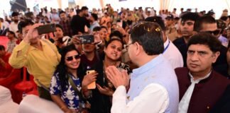 मुख्यमंत्री ने ऋषिकेश से चार धाम जाने वाली बसों को हरी झंडी दिखाकर किया रवाना