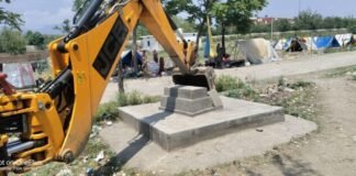 अतिक्रमण पर जिला प्रशासन की बड़ी कार्रवाई, अवैध मजार ध्वस्त