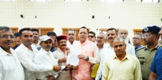मुख्यमंत्री कैंप कार्यालय स्थित मुख्य सेवक सदन में विभिन्न क्षेत्रों से आए लोगों की सुनी समस्याएं