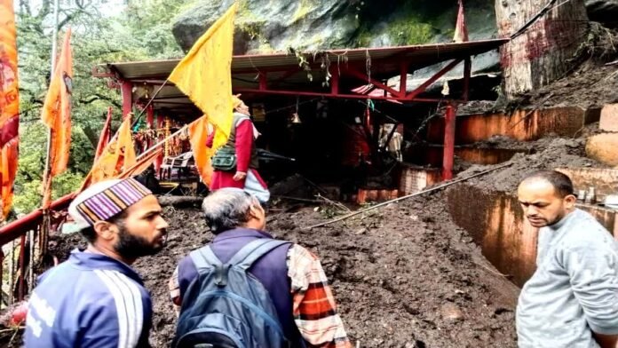 उत्तराखंड में भारी बारिश का कहर: कल्पेश्वर महादेव मंदिर परिसर में घुसा भारी मलबा, पौड़ी-देवप्रयाग मार्ग भी बाधित