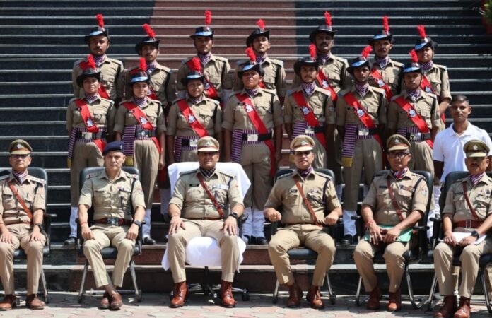 देहरादून पुलिस लाइन में पासिंग आउट सेरेमनी का आयोजन, 9 महीने के प्रशिक्षण के बाद 15 आरक्षी पुलिस बल में शामिल