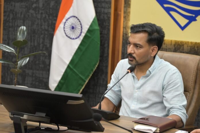 देहरादून: जर्जर भवनों पर डीएम सख्‍त, तकनीकी जांच के बाद ही गिरासू घोषित करने के निर्देश