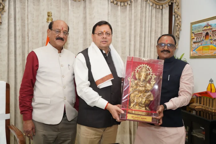 मुख्यमंत्री पुष्कर सिंह धामी से मिले मध्य प्रदेश के कैबिनेट मंत्री राकेश शुक्ला, कई अहम मुद्दों पर हुई चर्चा