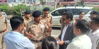 मोहब्बेवाला में लगातार हादसों पर प्रशासन सख्त, डीएम-एसएसपी ने किया दिल्ली-देहरादून हाईवे का निरीक्षण मोहब्बेवाला में लगातार हादसों पर प्रशासन सख्त, डीएम-एसएसपी ने किया दिल्ली-देहरादून हाईवे का निरीक्षण
