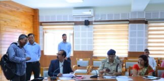 पौड़ी में जनता दर्शन में 10 शिकायतों पर सुनवाई, त्वरित निस्तारण के निर्देश पौड़ी में जनता दर्शन में 10 शिकायतों पर सुनवाई, त्वरित निस्तारण के निर्देश