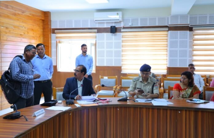 पौड़ी में जनता दर्शन में 10 शिकायतों पर सुनवाई, त्वरित निस्तारण के निर्देश