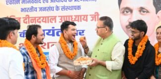 देहरादून: मंत्री गणेश जोशी ने मसूरी MPG कॉलेज के नवनिर्वाचित ABVP छात्रसंघ पदाधिकारियों को दी बधाई देहरादून: मंत्री गणेश जोशी ने मसूरी MPG कॉलेज के नवनिर्वाचित ABVP छात्रसंघ पदाधिकारियों को दी बधाई