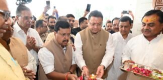 उत्तराखंड: मुख्यमंत्री पुष्कर सिंह धामी ने बेरीपड़ाव में श्री महालक्ष्मी अष्टभुजा मंदिर में की विशेष पूजा-अर्चना उत्तराखंड: मुख्यमंत्री पुष्कर सिंह धामी ने बेरीपड़ाव में श्री महालक्ष्मी अष्टभुजा मंदिर में की विशेष पूजा-अर्चना