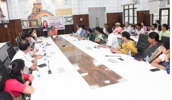 रेखा आर्या ने 692 आंगनबाड़ी केंद्रों के लिए 'आंगन का मिलन' कार्यक्रम की समीक्षा बैठक
