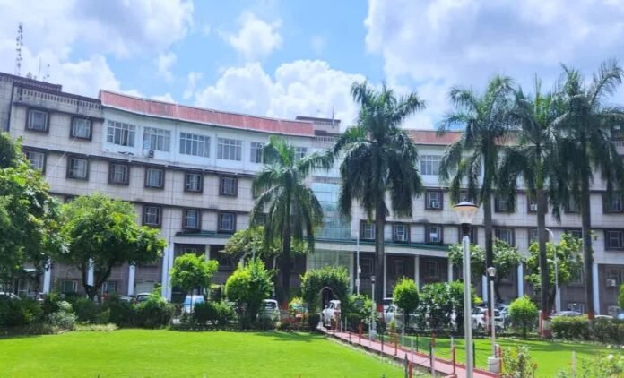 उत्तराखंड में सरकारी कर्मचारियों के लिए बदले संपत्ति लेन-देन के नियम, अब दो महीने के मूल वेतन से अधिक की खरीद पर देनी होगी जानकार?