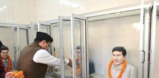 देहरादून: कचहरी परिसर में सीएम धामी ने शहीद आंदोलनकारियों को दी श्रद्धांजलि, समस्याओं के समाधान का दिया भरोसा देहरादून: कचहरी परिसर में सीएम धामी ने शहीद आंदोलनकारियों को दी श्रद्धांजलि, समस्याओं के समाधान का दिया भरोसा