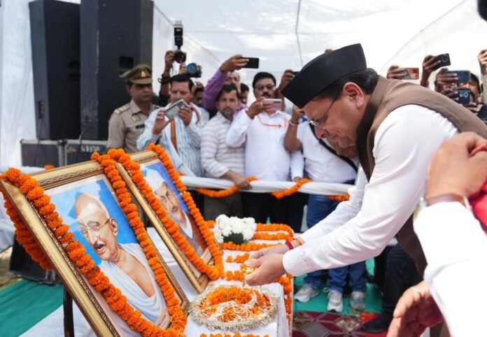 रामपुर तिराहा कांड की 32वीं बरसी पर सीएम धामी ने शहीदों को दी श्रद्धांजलि, प्रतिमा स्थल का किया शिलान्यास