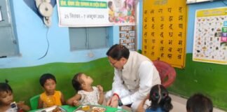 खटीमा में सीएम धामी ने ‘आंगन मिलन’ कार्यक्रम में लिया हिस्सा, बच्चों को परोसा खाना और महिलाओं को बांटी पोषण किट खटीमा में सीएम धामी ने 'आंगन मिलन' कार्यक्रम में लिया हिस्सा, बच्चों को परोसा खाना और महिलाओं को बांटी पोषण किट