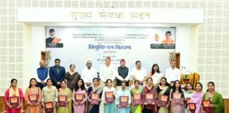 आयुष और ईएसआई में 332 नए कर्मचारियों को मिली नियुक्ति, धामी ने कहा- नौकरी को जनसेवा का साधन बनाएं आयुष और ईएसआई में 332 नए कर्मचारियों को मिली नियुक्ति, धामी ने कहा- नौकरी को जनसेवा का साधन बनाएं