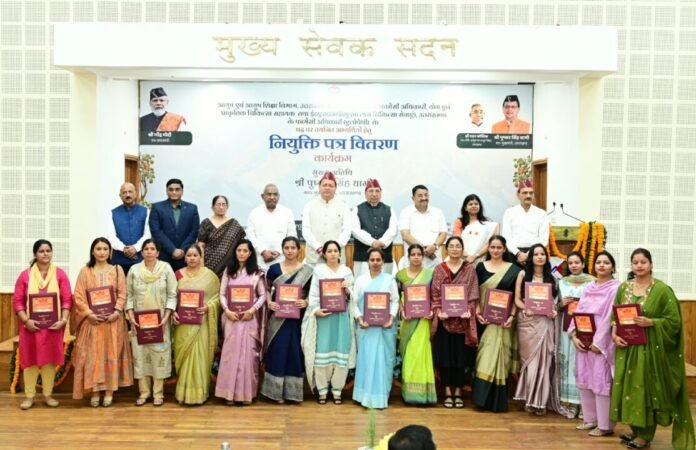 आयुष और ईएसआई में 332 नए कर्मचारियों को मिली नियुक्ति, धामी ने कहा- नौकरी को जनसेवा का साधन बनाएं