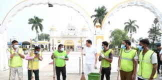 नानकमत्ता साहिब पहुंचे मुख्यमंत्री पुष्कर सिंह धामी, सेवा संकल्प अभियान के तहत किया श्रमदान नानकमत्ता साहिब पहुंचे मुख्यमंत्री पुष्कर सिंह धामी, सेवा संकल्प अभियान के तहत किया श्रमदान