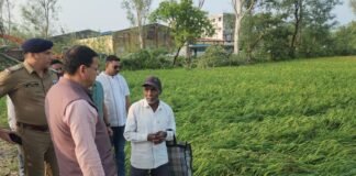 मुख्यमंत्री धामी ने बाजपुर में ओलावृष्टि के बाद किसानों से मुलाकात की