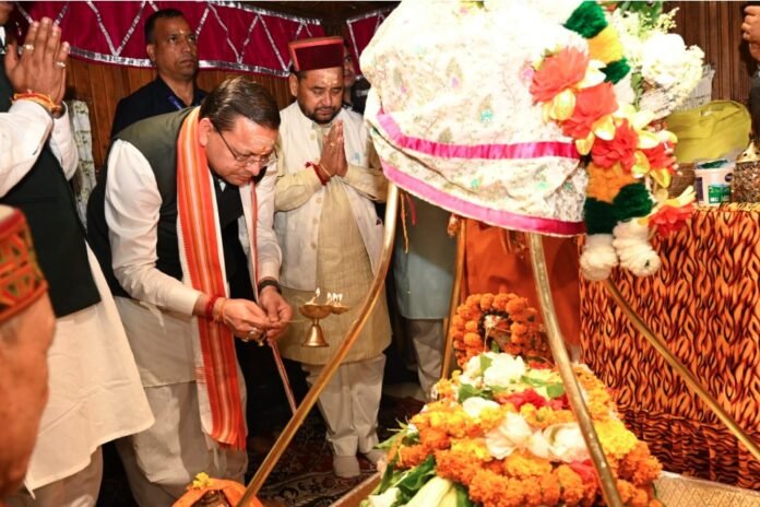 सीएम धामी ने काशी विश्वनाथ मंदिर में प्रधानमंत्री मोदी के 25 वर्षों के सार्वजनिक जीवन की कामना